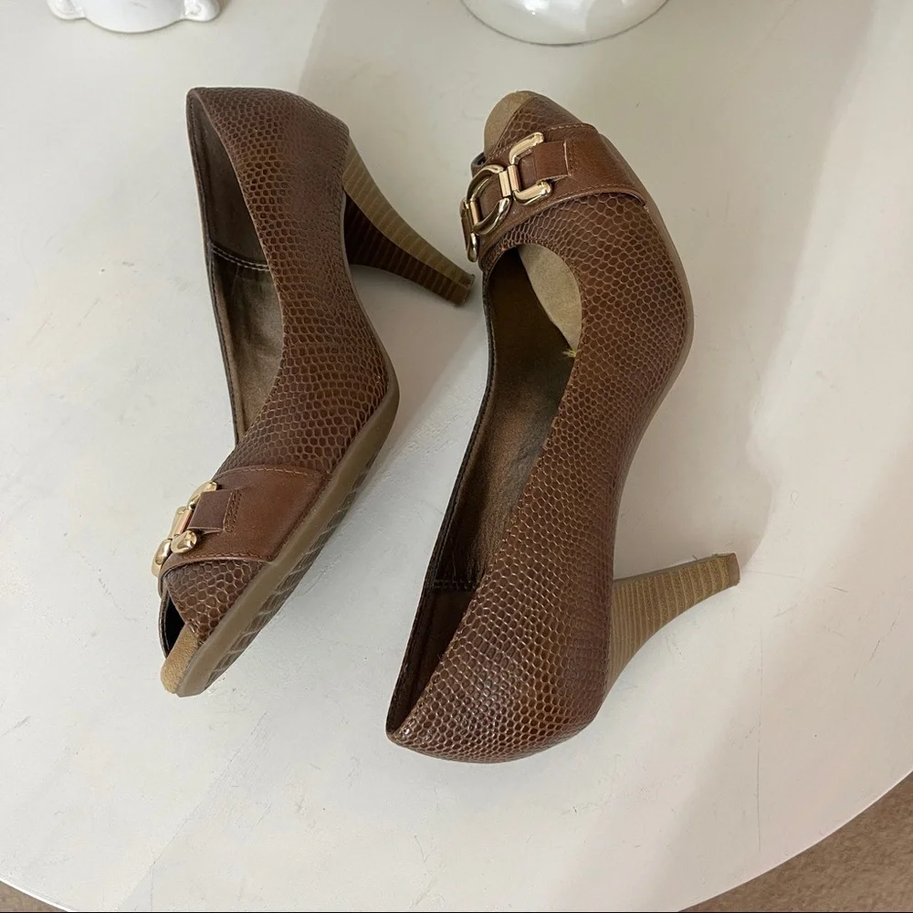 AEROSOLES cushioned heels